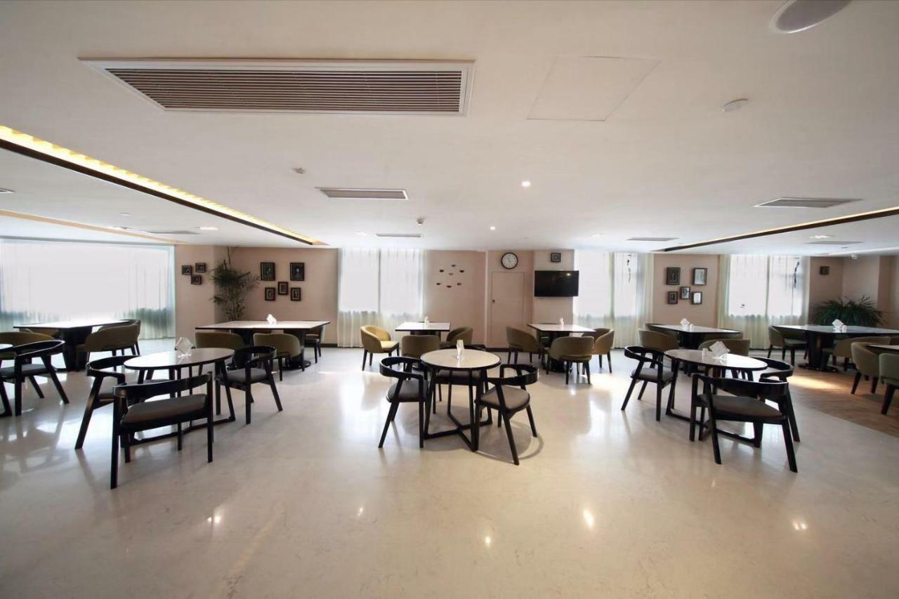 锦江都城酒店海南省政府日月广场免税店 Haikou  Exterior photo